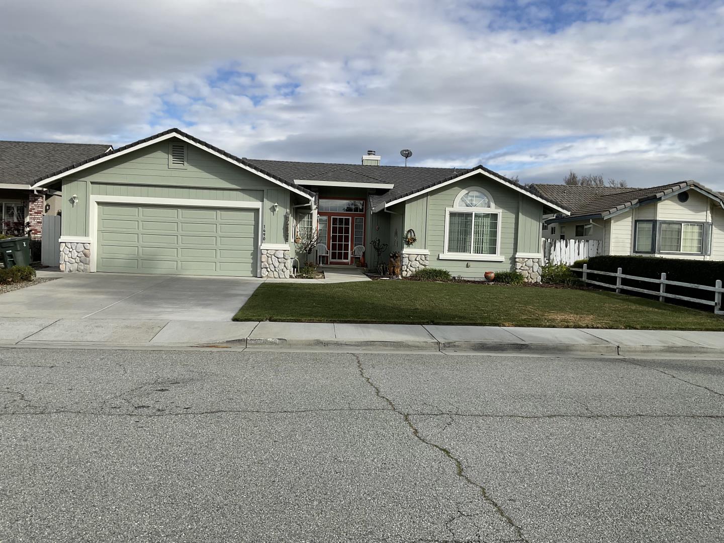 Detail Gallery Image 2 of 2 For 1490 Hilltop Rd, Hollister,  CA 95023 - 4 Beds | 2 Baths