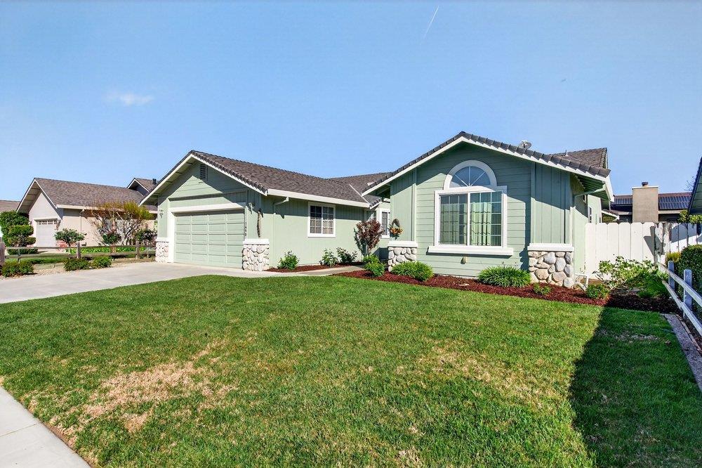 Detail Gallery Image 3 of 50 For 1490 Hilltop Rd, Hollister,  CA 95023 - 4 Beds | 2 Baths