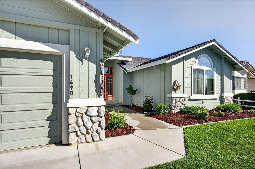 Detail Gallery Image 4 of 50 For 1490 Hilltop Rd, Hollister,  CA 95023 - 4 Beds | 2 Baths