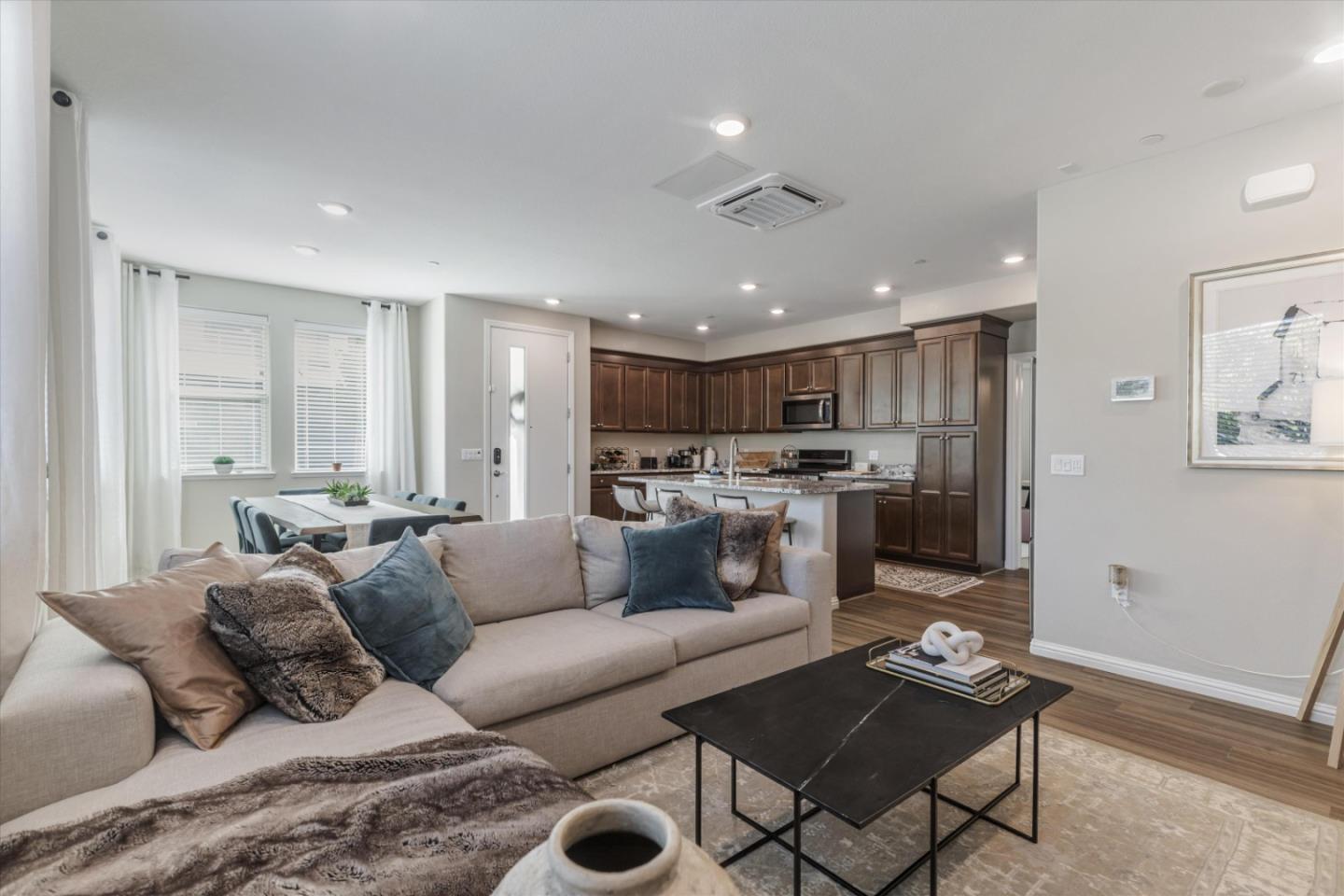 Detail Gallery Image 4 of 24 For 6568 Vision Ct, San Jose,  CA 95119 - 2 Beds | 2 Baths