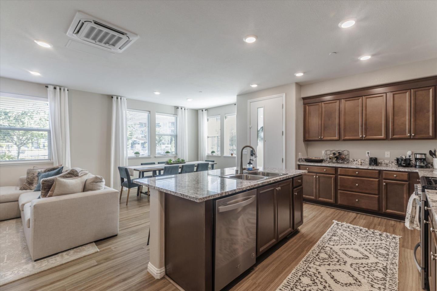 Detail Gallery Image 6 of 24 For 6568 Vision Ct, San Jose,  CA 95119 - 2 Beds | 2 Baths