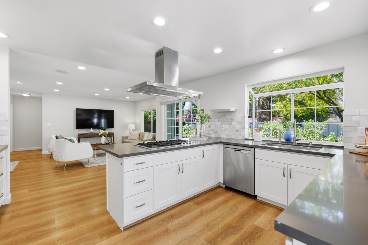 Detail Gallery Image 14 of 62 For 800 Fountain Park Ln, Mountain View,  CA 94043 - 4 Beds | 3 Baths