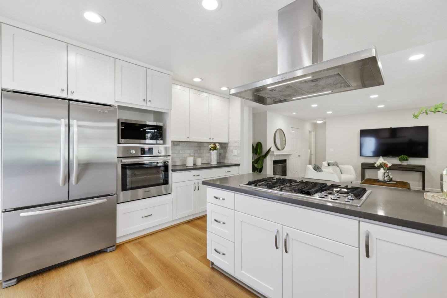 Detail Gallery Image 15 of 62 For 800 Fountain Park Ln, Mountain View,  CA 94043 - 4 Beds | 3 Baths