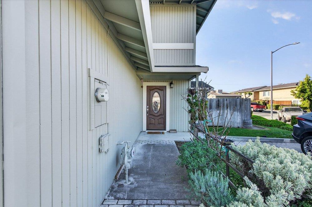 Detail Gallery Image 4 of 35 For 1459 Squire Ct, Hollister,  CA 95023 - 3 Beds | 2 Baths