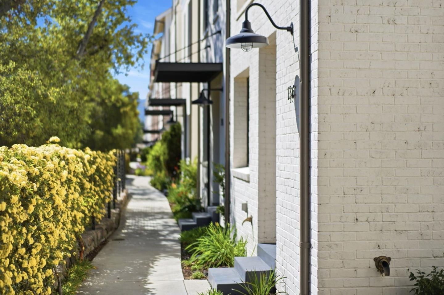 Detail Gallery Image 5 of 66 For 136 Lottie Ln, Campbell,  CA 95008 - 4 Beds | 3/1 Baths