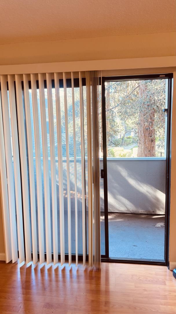 Detail Gallery Image 2 of 13 For 273 Stonegate Cir, San Jose,  CA 95110 - 2 Beds | 1 Baths