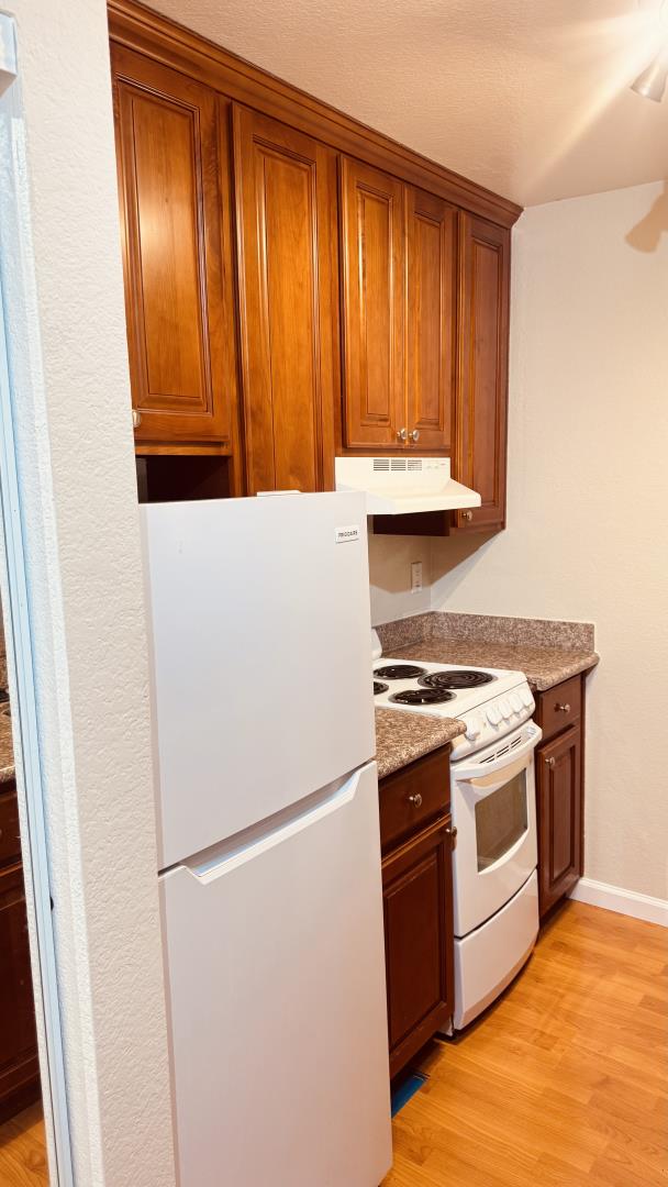 Detail Gallery Image 4 of 13 For 273 Stonegate Cir, San Jose,  CA 95110 - 2 Beds | 1 Baths