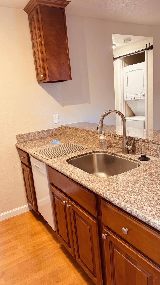 Detail Gallery Image 5 of 13 For 273 Stonegate Cir, San Jose,  CA 95110 - 2 Beds | 1 Baths