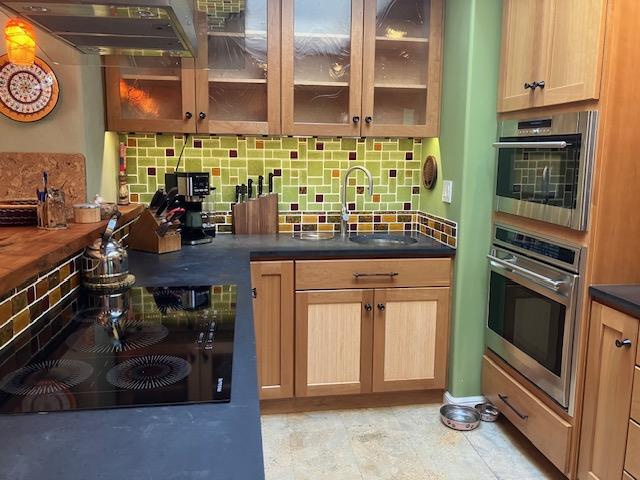 Detail Gallery Image 11 of 29 For 1342 Orchard Dr, Santa Cruz,  CA 95060 - 3 Beds | 2 Baths