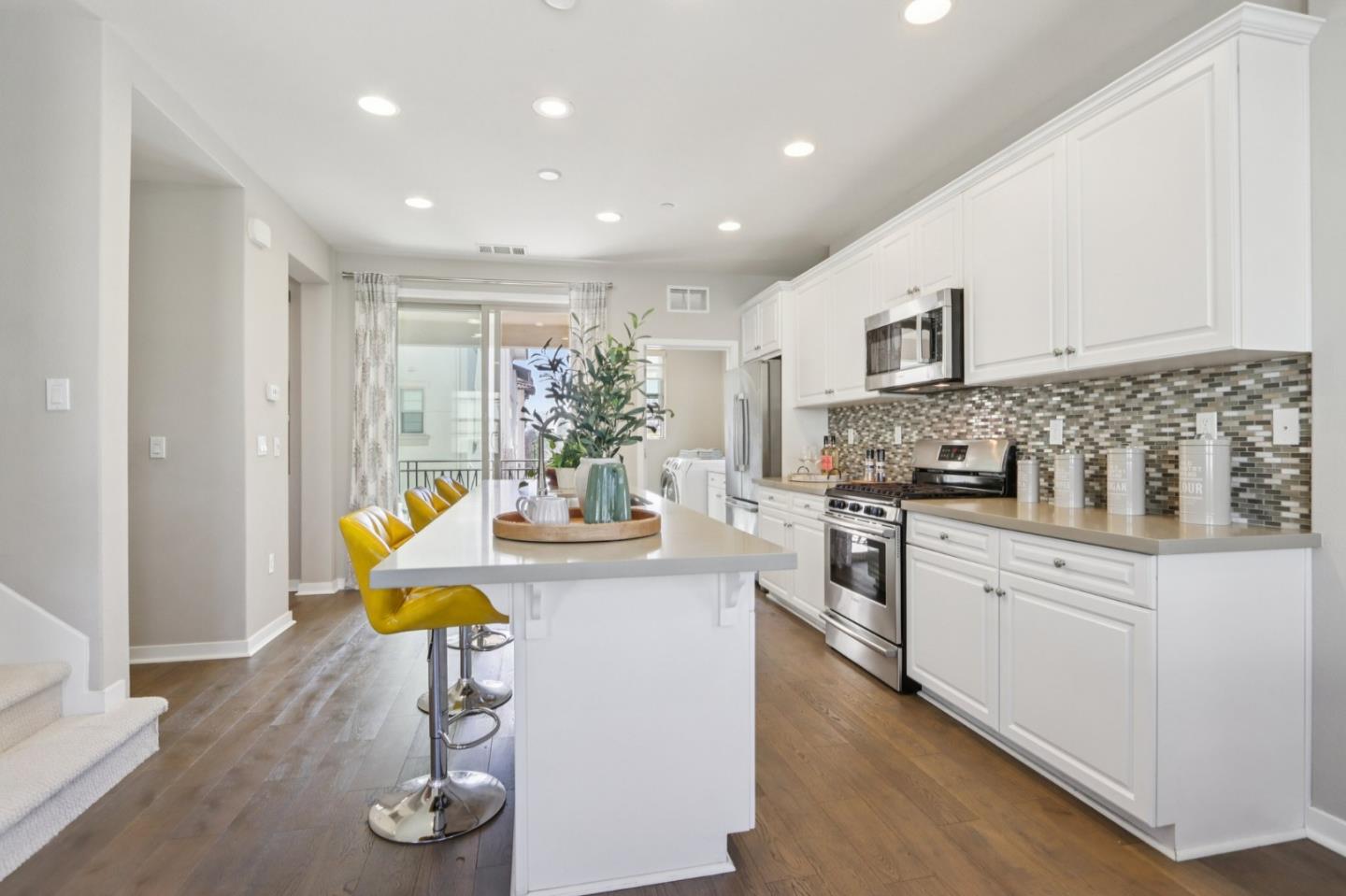 Detail Gallery Image 10 of 33 For 951 Arrowleaf Pl, San Jose,  CA 95131 - 4 Beds | 3/1 Baths