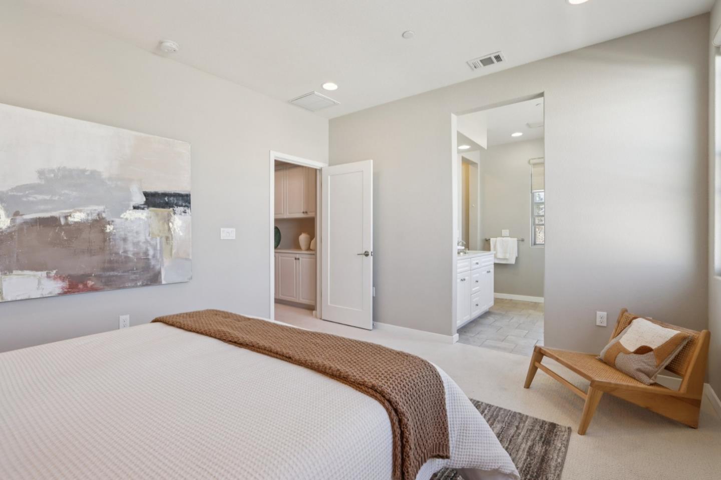 Detail Gallery Image 14 of 33 For 951 Arrowleaf Pl, San Jose,  CA 95131 - 4 Beds | 3/1 Baths