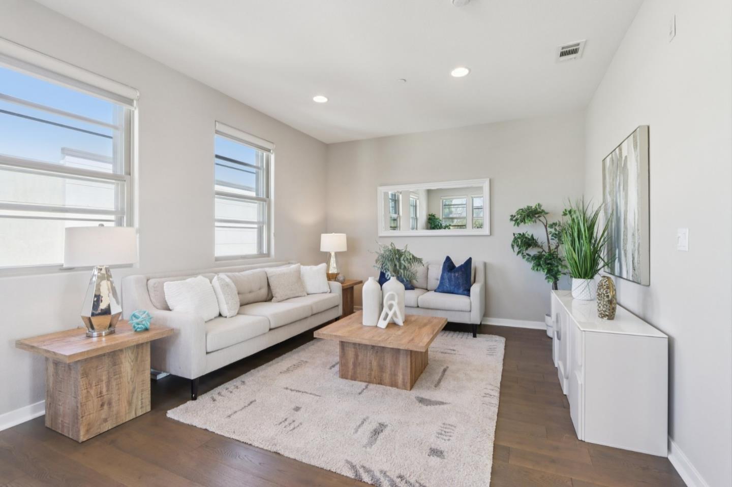 Detail Gallery Image 3 of 33 For 951 Arrowleaf Pl, San Jose,  CA 95131 - 4 Beds | 3/1 Baths