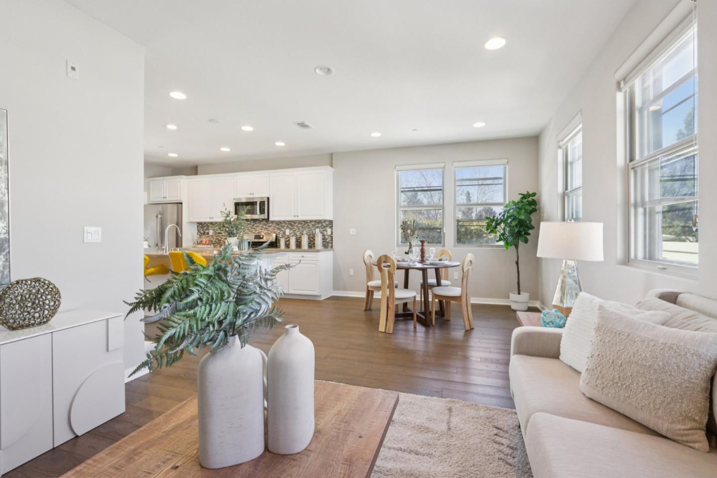 Detail Gallery Image 5 of 33 For 951 Arrowleaf Pl, San Jose,  CA 95131 - 4 Beds | 3/1 Baths