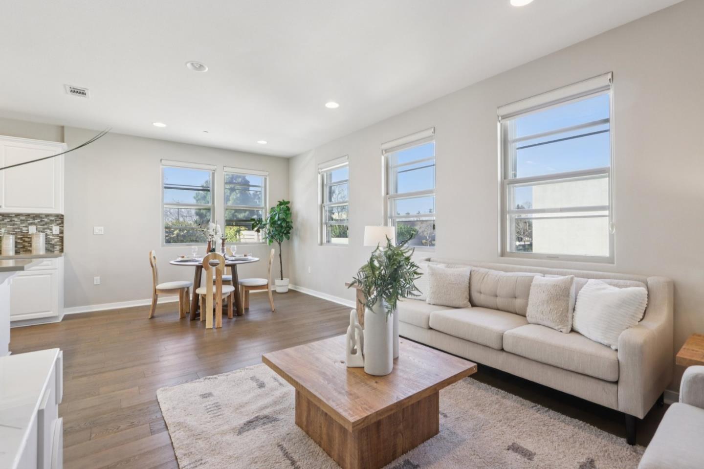 Detail Gallery Image 6 of 33 For 951 Arrowleaf Pl, San Jose,  CA 95131 - 4 Beds | 3/1 Baths