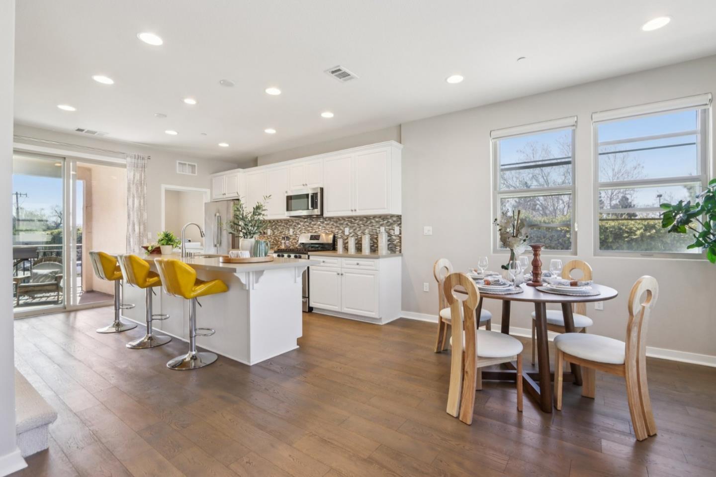 Detail Gallery Image 9 of 33 For 951 Arrowleaf Pl, San Jose,  CA 95131 - 4 Beds | 3/1 Baths