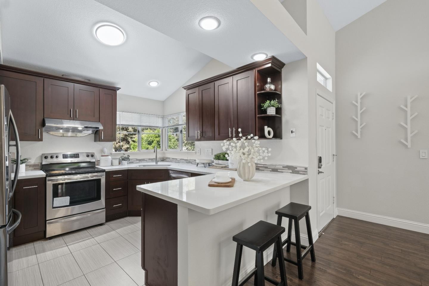 Detail Gallery Image 15 of 45 For 1735 Parkview Green Cir, San Jose,  CA 95131 - 2 Beds | 2 Baths