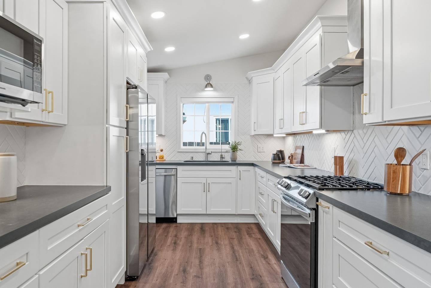 Detail Gallery Image 8 of 44 For 1658 Lodi Ave, San Mateo,  CA 94401 - 3 Beds | 2 Baths