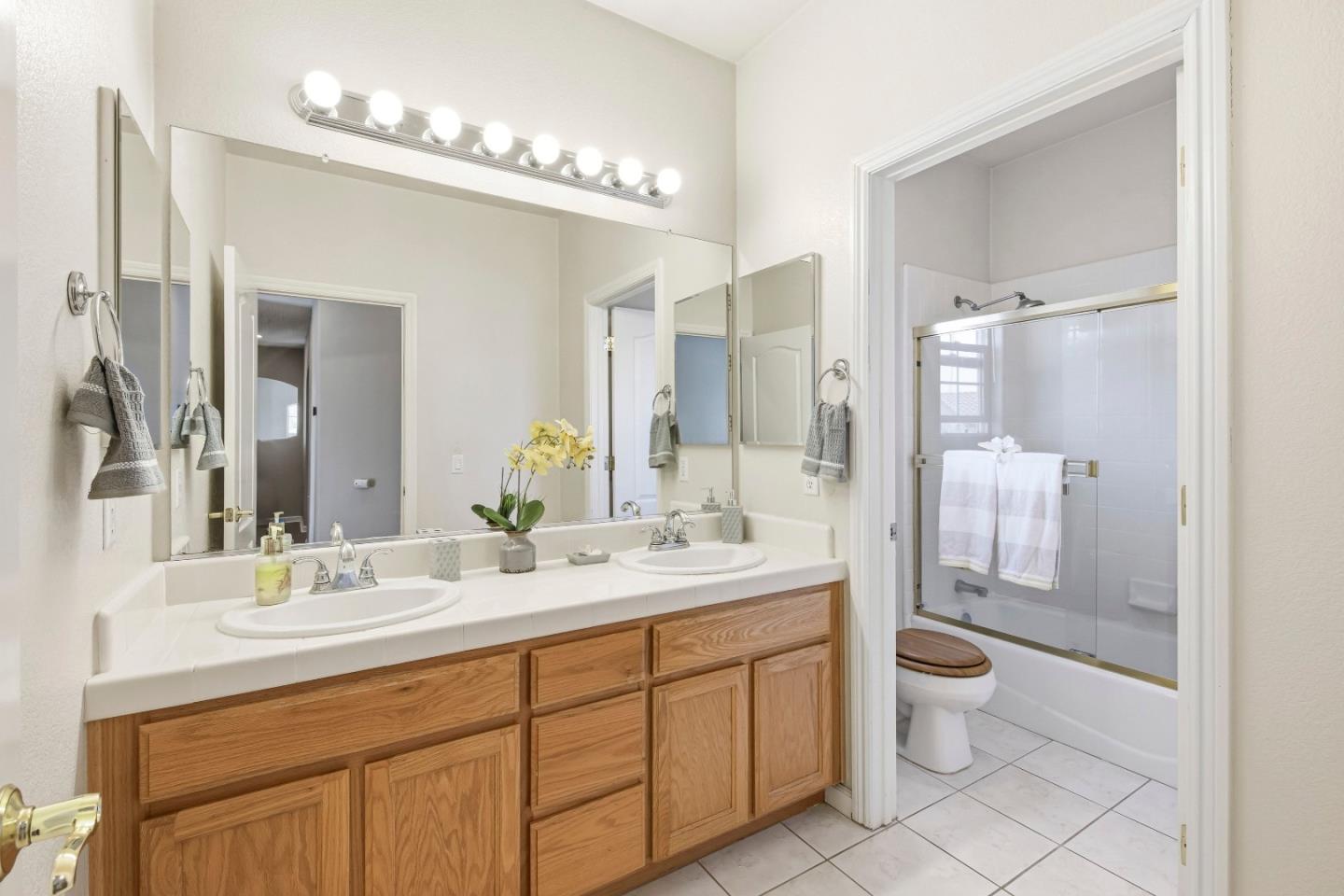 Detail Gallery Image 14 of 28 For 2 Donner St, San Juan Bautista,  CA 95045 - 4 Beds | 2/1 Baths