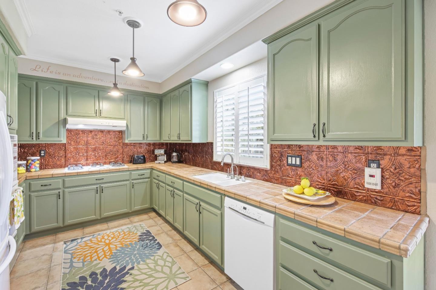 Detail Gallery Image 9 of 28 For 2 Donner St, San Juan Bautista,  CA 95045 - 4 Beds | 2/1 Baths