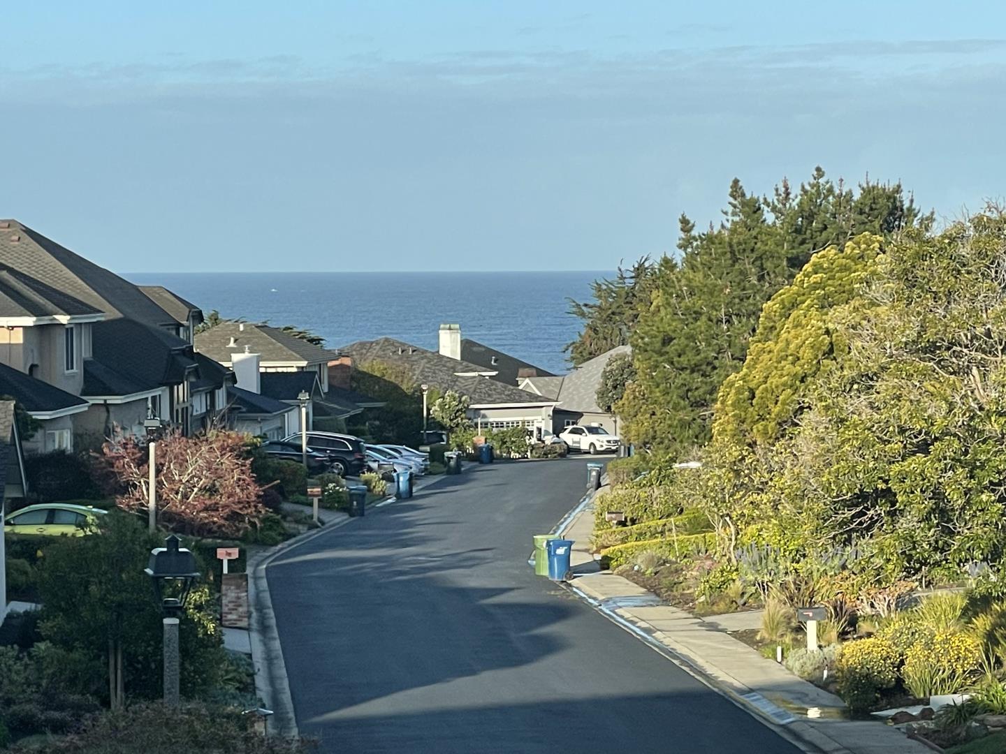 Detail Gallery Image 6 of 12 For 44 Fairway Pl, Half Moon Bay,  CA 94019 - 4 Beds | 3 Baths