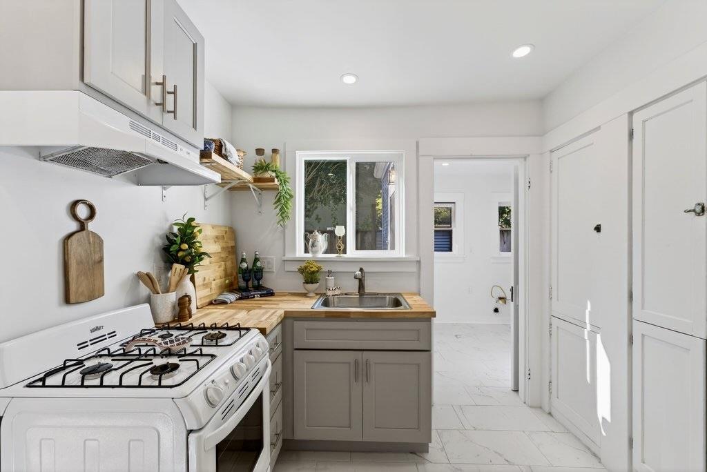 Detail Gallery Image 5 of 30 For 519 Walnut, Santa Cruz,  CA 95060 - 2 Beds | 1/1 Baths