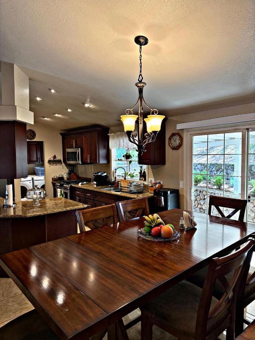 Detail Gallery Image 4 of 51 For 1010 Arroyo Lindo Ct, Napa,  CA 94558 - 3 Beds | 2 Baths