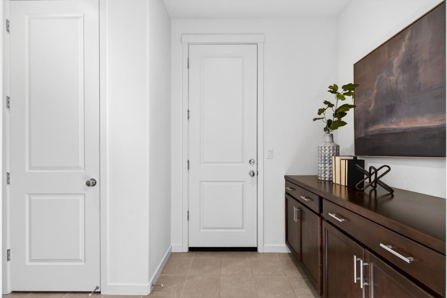 Detail Gallery Image 17 of 42 For 408 Tanoak St, Hollister,  CA 95023 - 4 Beds | 3 Baths