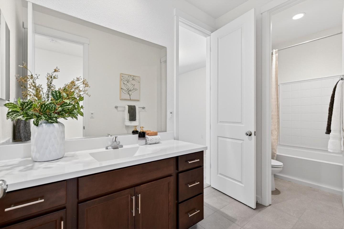 Detail Gallery Image 22 of 42 For 408 Tanoak St, Hollister,  CA 95023 - 4 Beds | 3 Baths