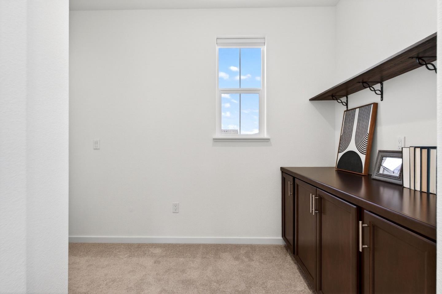 Detail Gallery Image 25 of 42 For 408 Tanoak St, Hollister,  CA 95023 - 4 Beds | 3 Baths