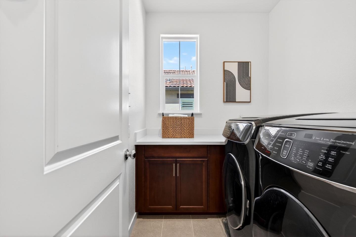 Detail Gallery Image 32 of 42 For 408 Tanoak St, Hollister,  CA 95023 - 4 Beds | 3 Baths