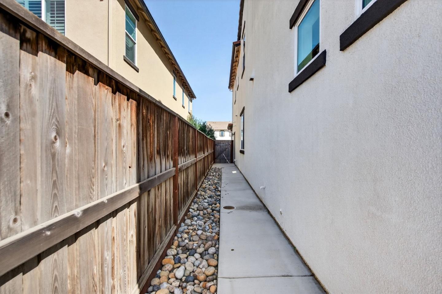 Detail Gallery Image 39 of 42 For 408 Tanoak St, Hollister,  CA 95023 - 4 Beds | 3 Baths