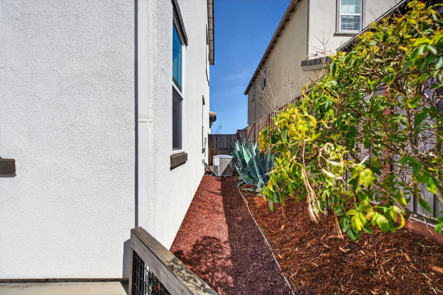 Detail Gallery Image 40 of 42 For 408 Tanoak St, Hollister,  CA 95023 - 4 Beds | 3 Baths