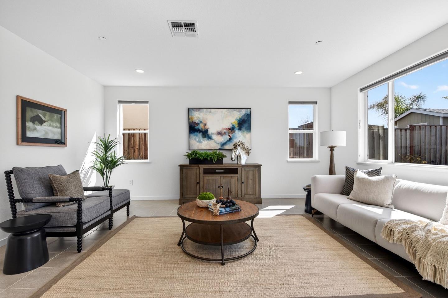 Detail Gallery Image 9 of 42 For 408 Tanoak St, Hollister,  CA 95023 - 4 Beds | 3 Baths