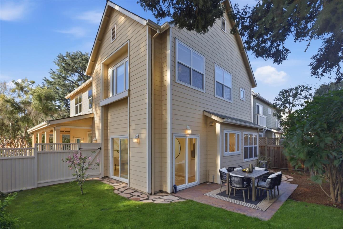 Detail Gallery Image 11 of 25 For 120 Orchard Ave, Mountain View,  CA 94043 - 4 Beds | 3 Baths