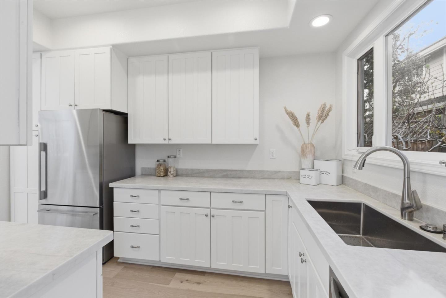 Detail Gallery Image 14 of 25 For 120 Orchard Ave, Mountain View,  CA 94043 - 4 Beds | 3 Baths