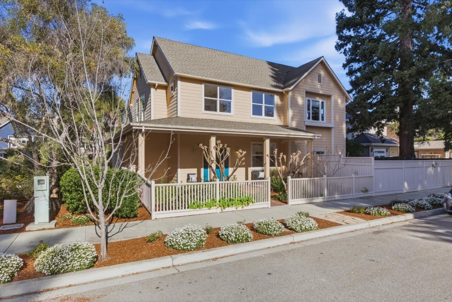 Detail Gallery Image 3 of 25 For 120 Orchard Ave, Mountain View,  CA 94043 - 4 Beds | 3 Baths