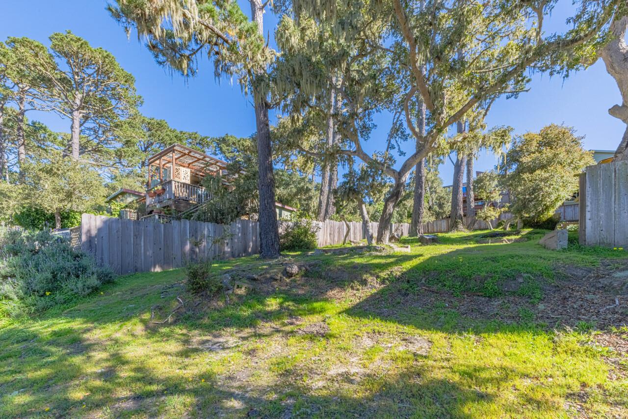 Detail Gallery Image 3 of 5 For 1015 Hillside Ave, Pacific Grove,  CA 93950 - – Beds | – Baths