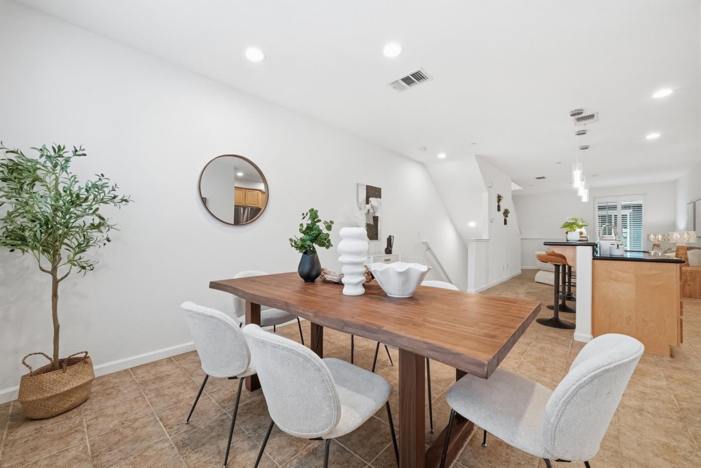 Detail Gallery Image 10 of 40 For 1247 Arabica Ter, San Jose,  CA 95126 - 2 Beds | 2/1 Baths