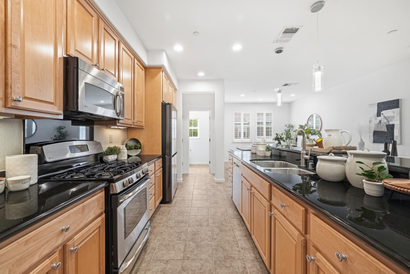 Detail Gallery Image 12 of 40 For 1247 Arabica Ter, San Jose,  CA 95126 - 2 Beds | 2/1 Baths