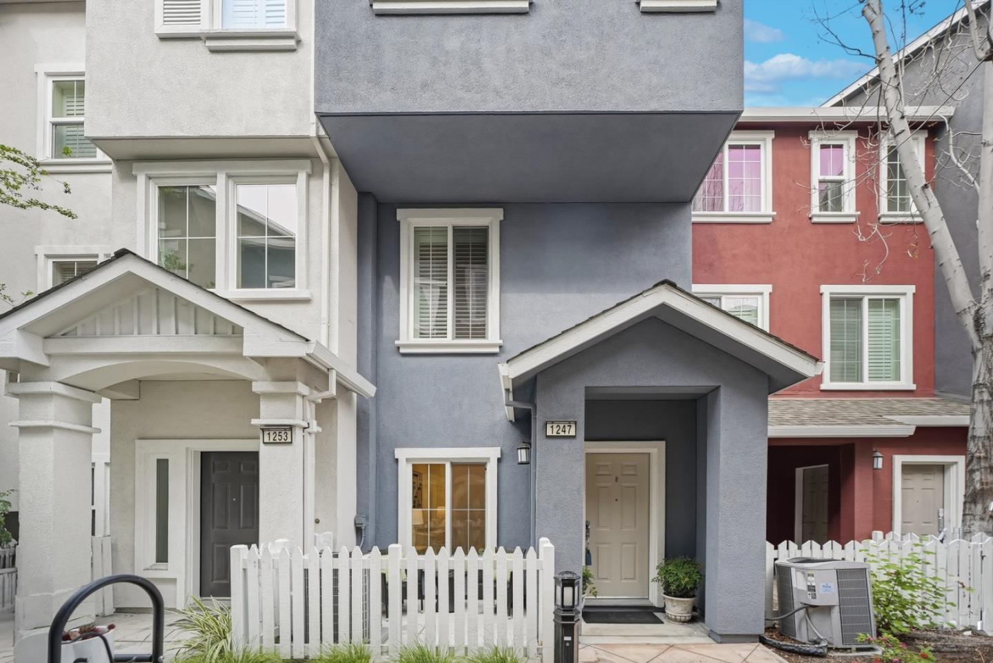 Detail Gallery Image 2 of 40 For 1247 Arabica Ter, San Jose,  CA 95126 - 2 Beds | 2/1 Baths