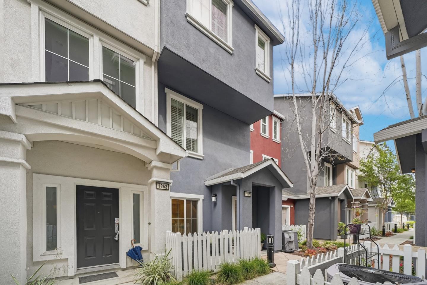 Detail Gallery Image 3 of 40 For 1247 Arabica Ter, San Jose,  CA 95126 - 2 Beds | 2/1 Baths