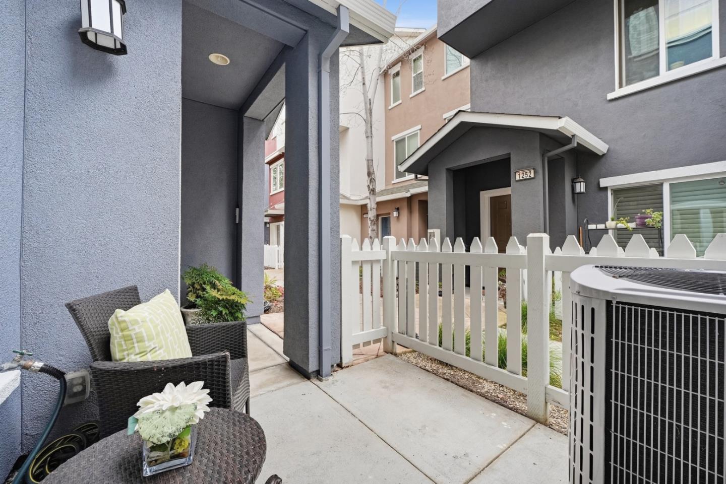 Detail Gallery Image 32 of 40 For 1247 Arabica Ter, San Jose,  CA 95126 - 2 Beds | 2/1 Baths