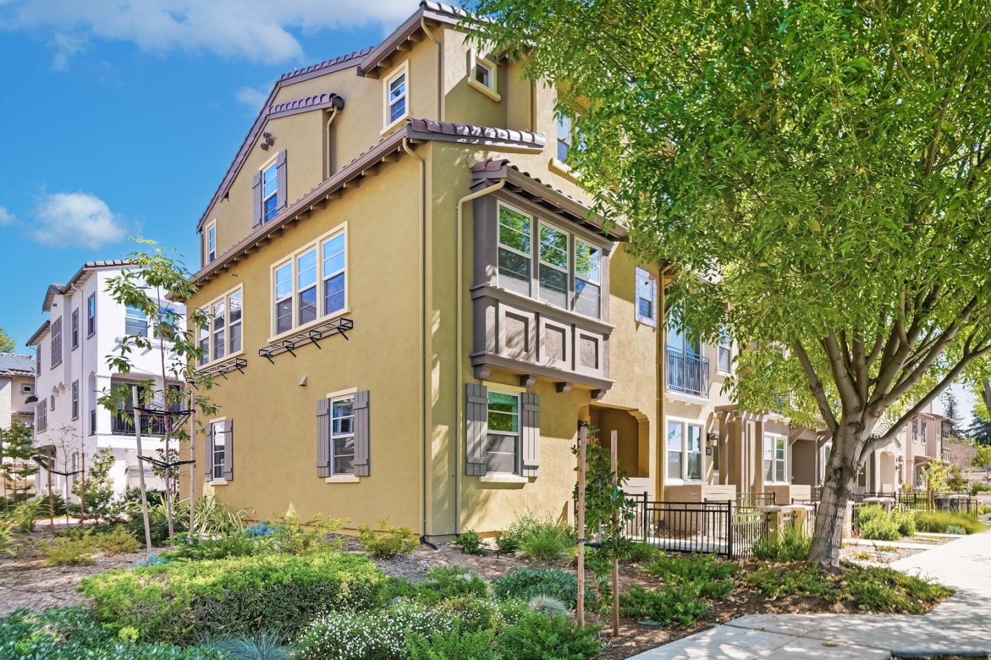 Front Image Thumbnail for ML82038038