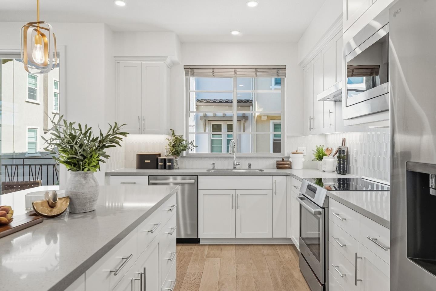 Detail Gallery Image 10 of 52 For 1208 San Ramon Ave, Mountain View,  CA 94043 - 4 Beds | 3/1 Baths