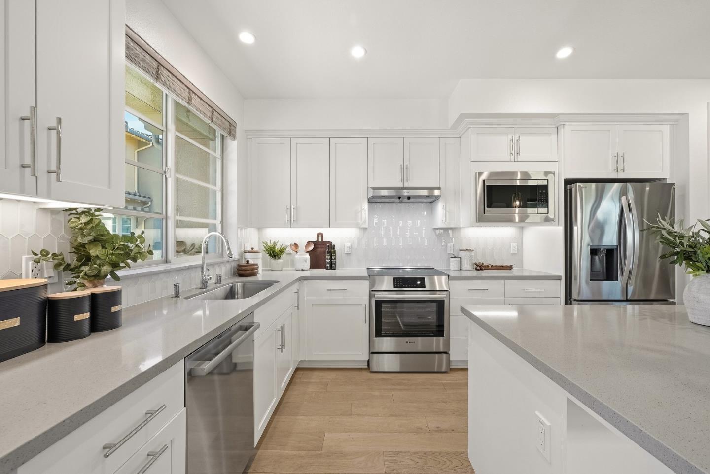 Detail Gallery Image 11 of 52 For 1208 San Ramon Ave, Mountain View,  CA 94043 - 4 Beds | 3/1 Baths