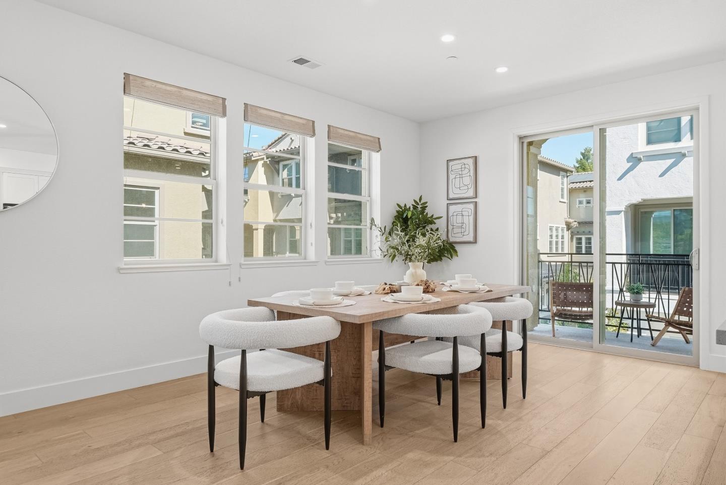 Detail Gallery Image 14 of 52 For 1208 San Ramon Ave, Mountain View,  CA 94043 - 4 Beds | 3/1 Baths