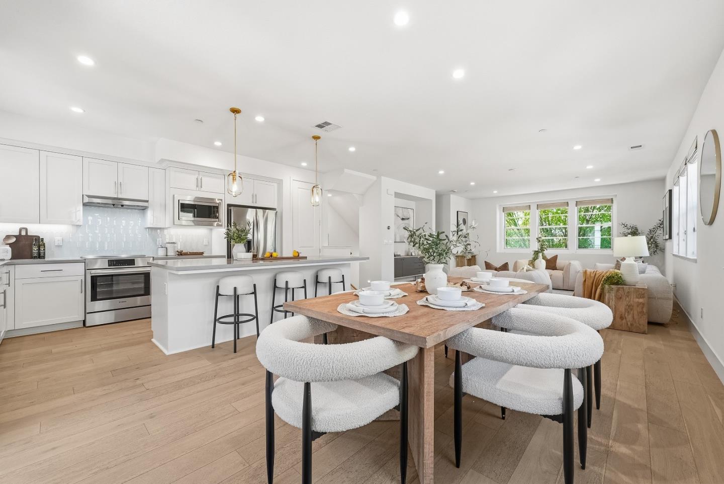 Detail Gallery Image 15 of 52 For 1208 San Ramon Ave, Mountain View,  CA 94043 - 4 Beds | 3/1 Baths