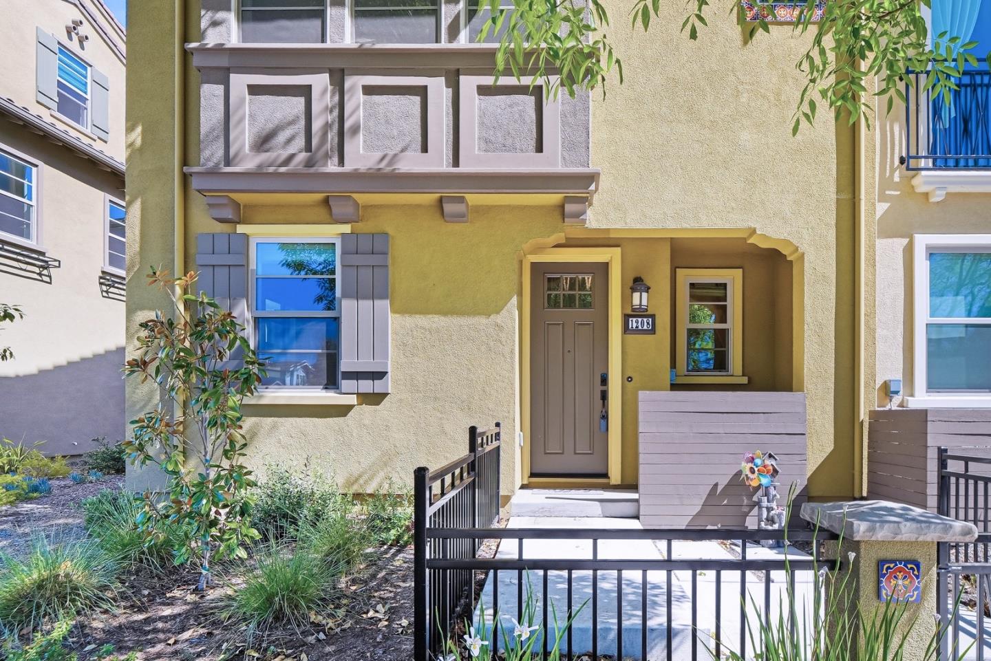 Detail Gallery Image 2 of 52 For 1208 San Ramon Ave, Mountain View,  CA 94043 - 4 Beds | 3/1 Baths