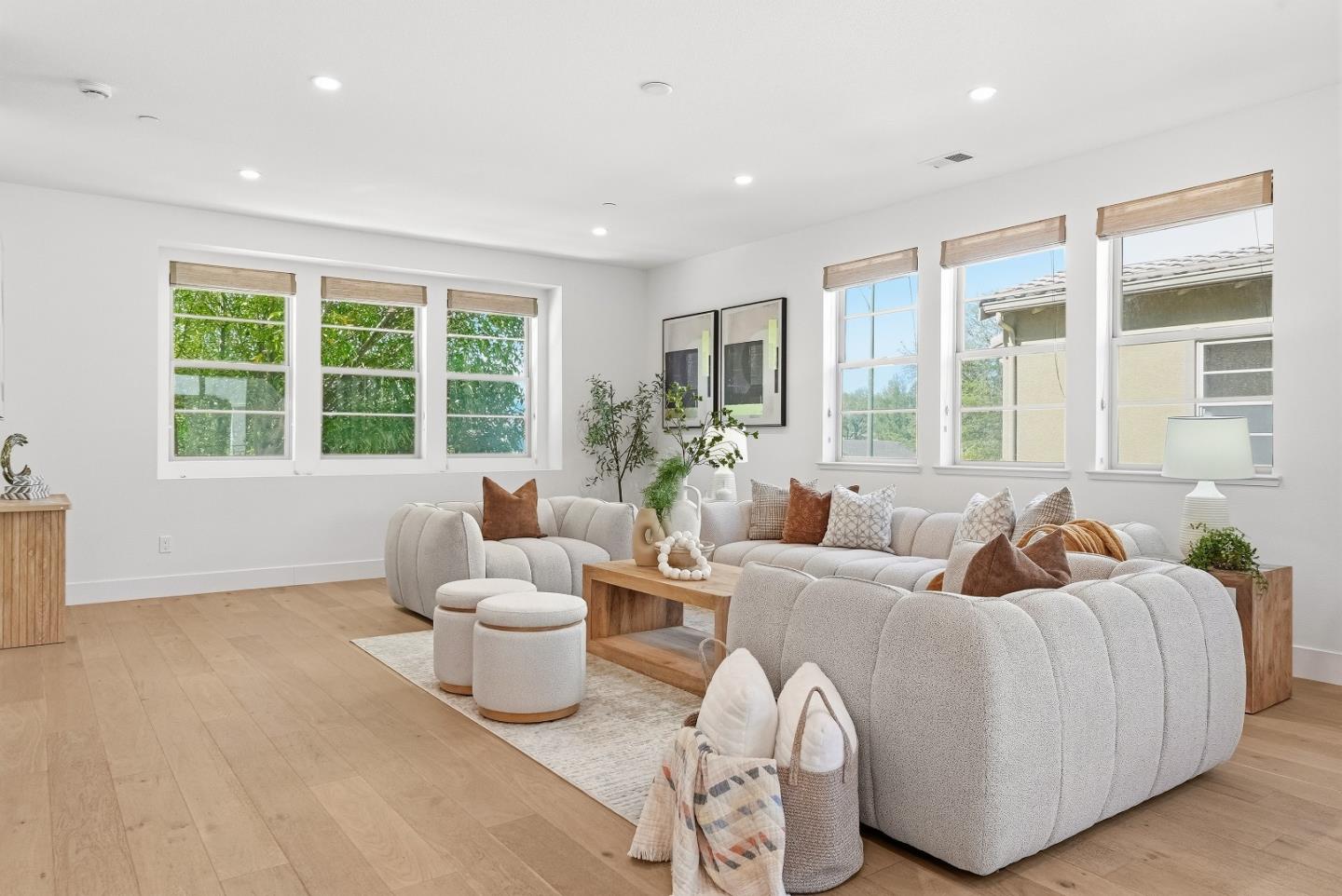 Detail Gallery Image 4 of 52 For 1208 San Ramon Ave, Mountain View,  CA 94043 - 4 Beds | 3/1 Baths