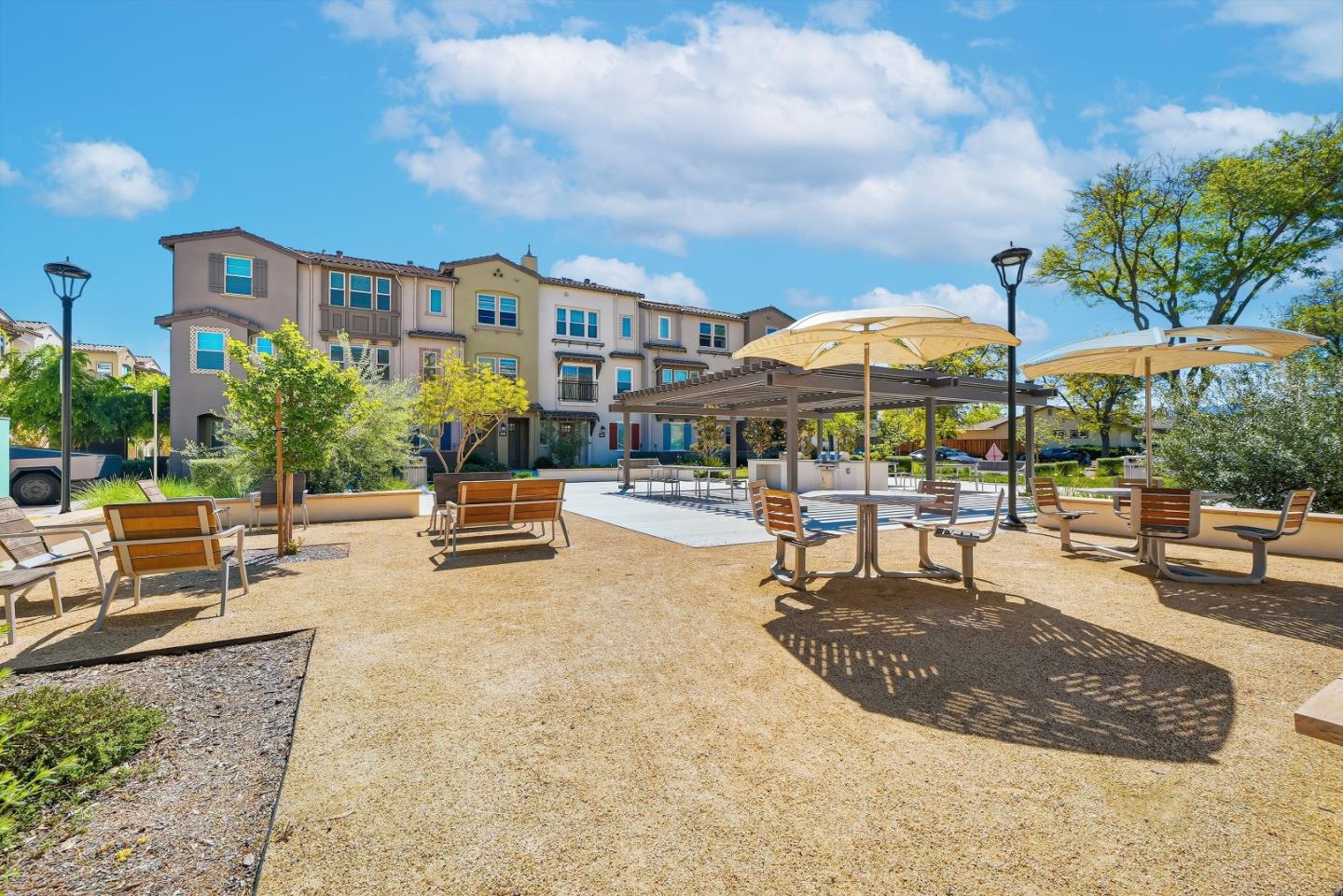 Detail Gallery Image 44 of 52 For 1208 San Ramon Ave, Mountain View,  CA 94043 - 4 Beds | 3/1 Baths